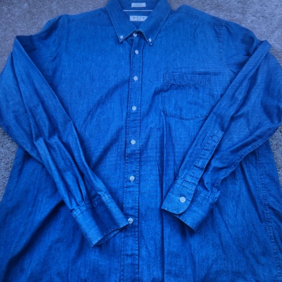 Men's Blue Button-Down Chambray Shirt - Picture 2 of 3